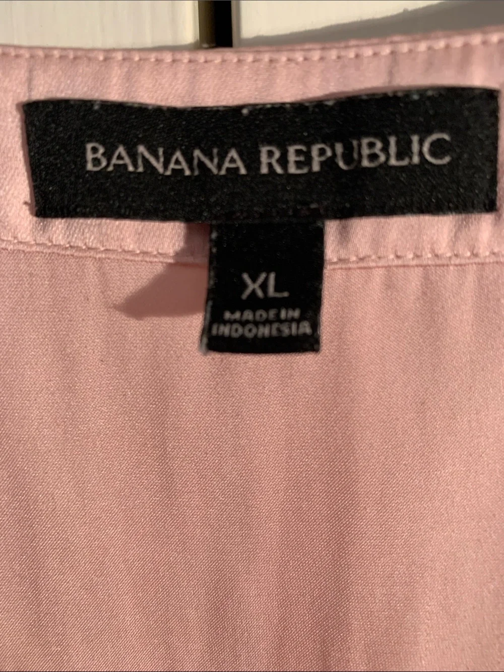 Banana Republic Dusty Pink V-Neck Sleeveless Blouse - Picture 5 of 8